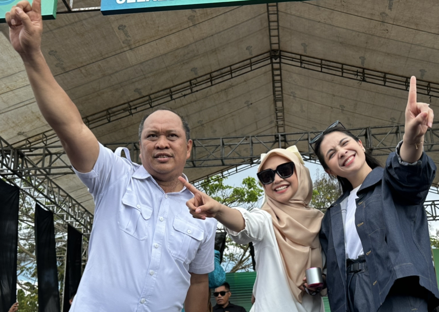 Kampanye Akbar “Sultra Satu”, Nagita Slavina Ajak Warga Bombana Coblos Ruksamin-Sjafei di Pilgub Sultra