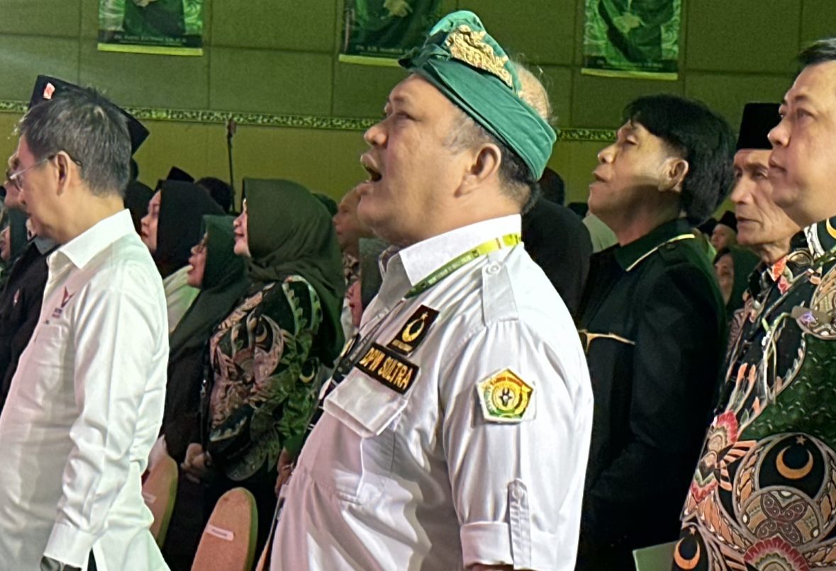 Kenakan Busana Adat Bali, Ruksamin Hadiri Muktamar VI DPP Partai Bulan Bintang