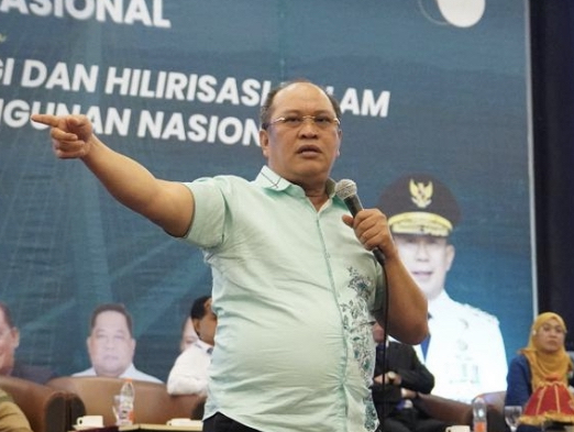 Ruksamin Paparkan Konsep Pohon Gamal Sebagai Energi Baru Terbarukan di “Panggung” Seminar Nasional