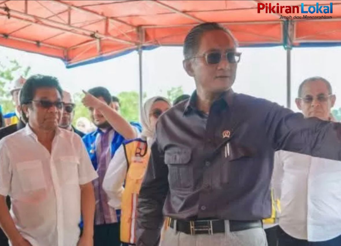 Jembatan Asa di Ujung Palabusa: Ridwan Bae dan Menteri PU Meninjau Denyut Masa Depan Sultra