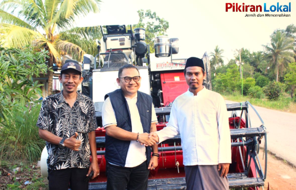 Jaelani Bagikan Alsintan untuk Petani Konawe