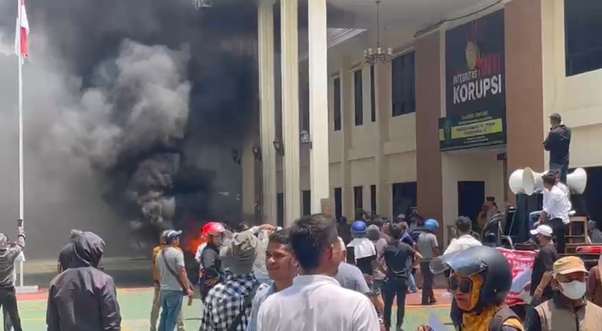 Warga Tapak Kuda Demo PN Kendari Tolak Konstatering