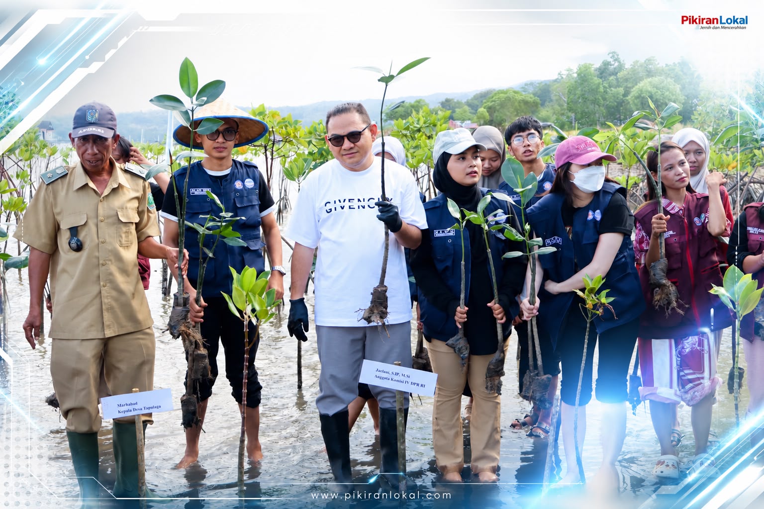 Bersama Mahasiswa KKN UHO, Jaelani Tanam Mangrove di Tapulaga Konawe