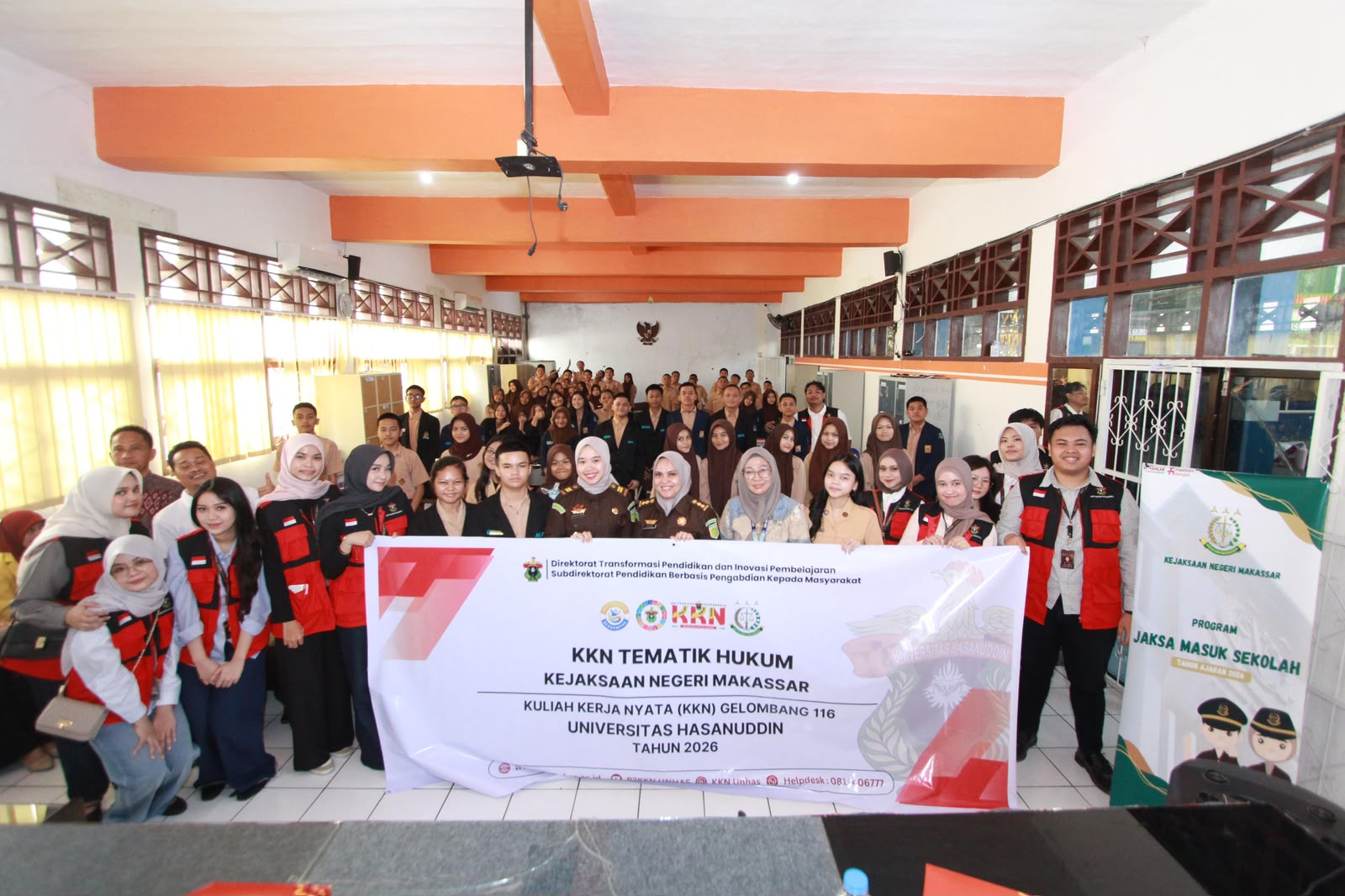 Mahasiswa KKN Unhas Edukasi Siswa SMPN 6 Makassar Cegah Kenakalan Remaja Lewat Penyuluhan Hukum